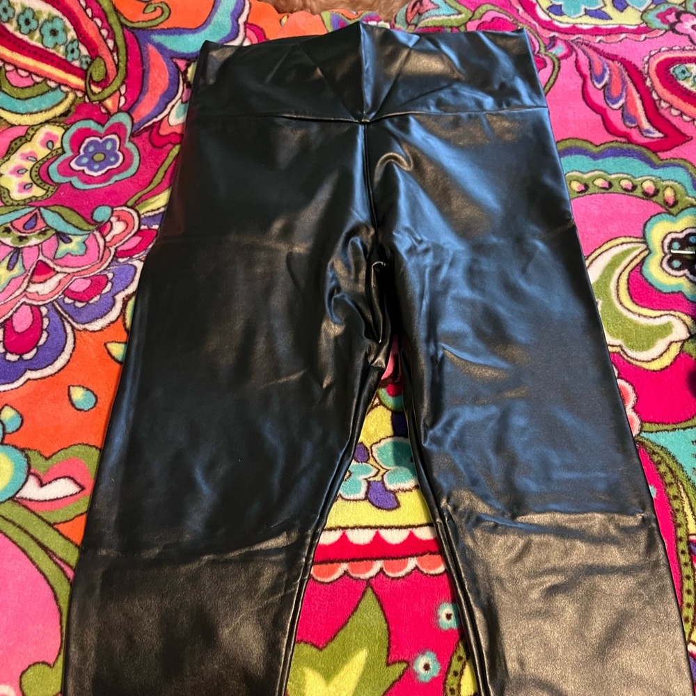 Fake leather leggings